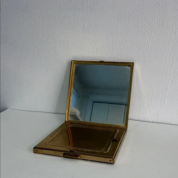 Vintage 1950s Volupte enameled brass compact with mirror & powder puff - Picture 2 of 5